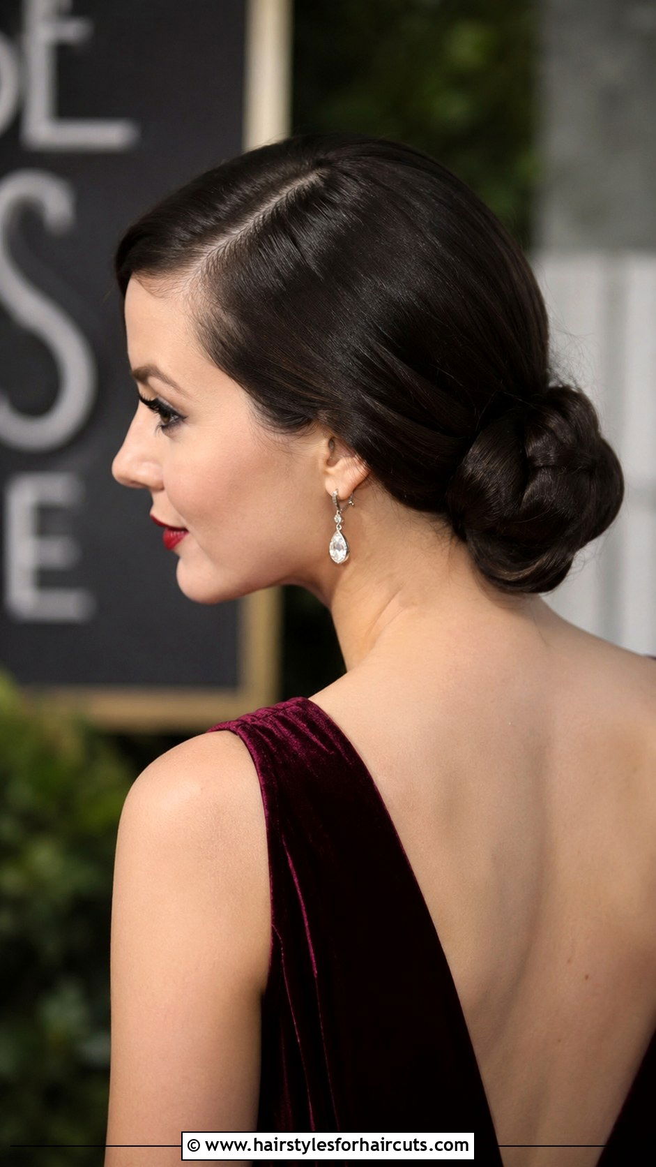 Roaring Twenties Chignon - 25 great gatsby hairstyles - 25 great gatsby hairstyles