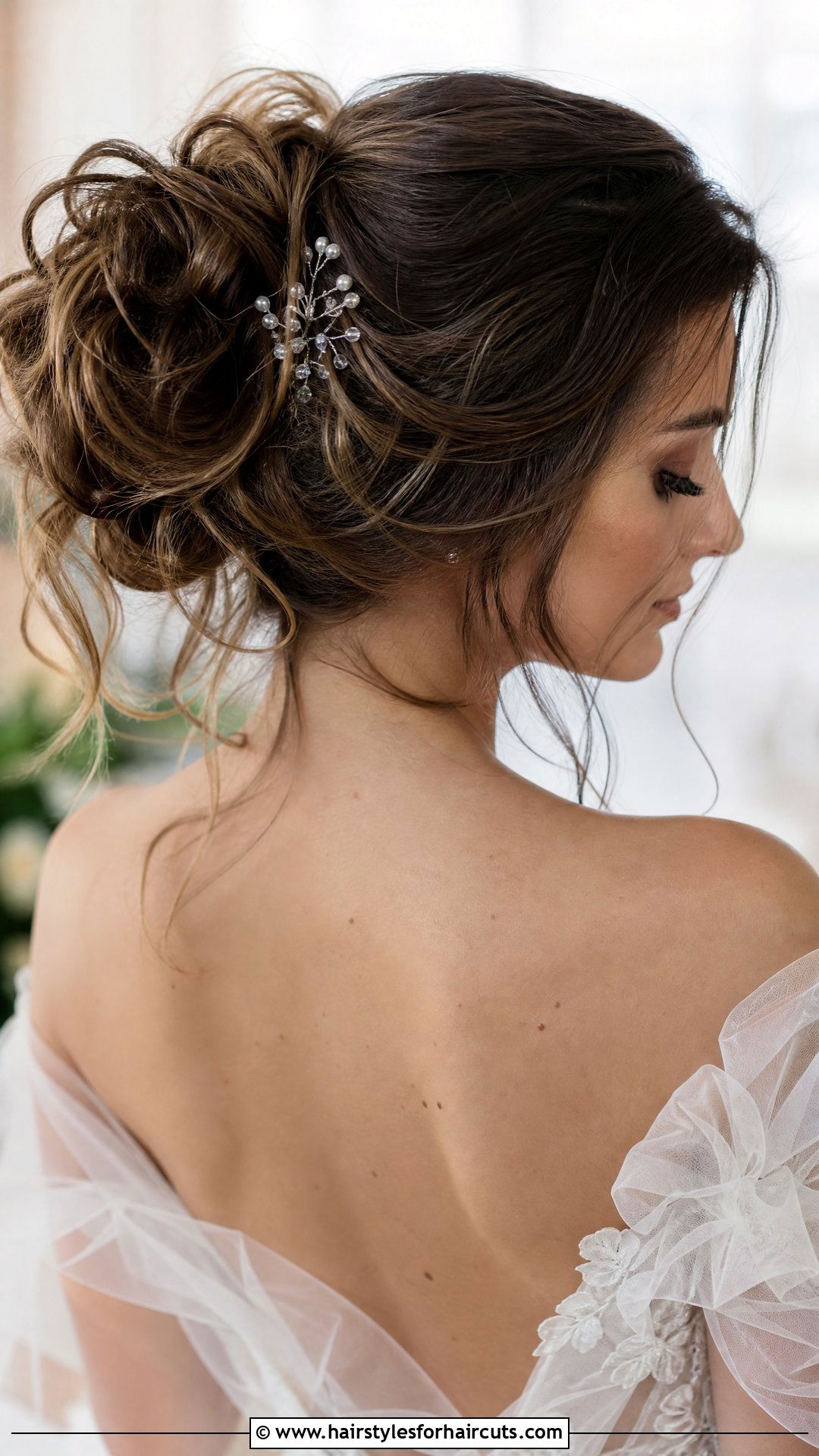 Romantic Messy Bun Wedding - 25 wedding hairstyles for medium hair - 25 wedding hairstyles for medium hair