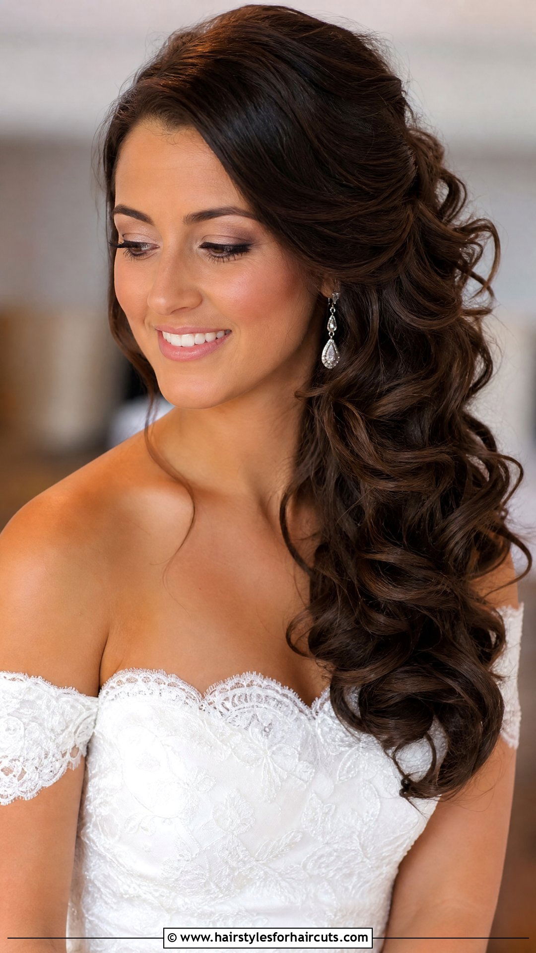 Romantic Side Swept Curls - 25 hairstyles for the bride with long hair - 25 hairstyles for the bride with long hair