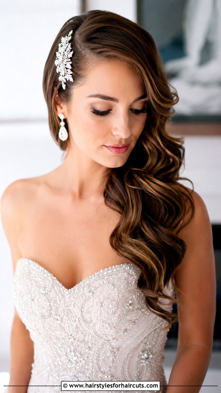 Romantic Side Swept Curls Wedding Hair - 25 easy wedding hairstyles long hair - 25 easy wedding hairstyles long hair