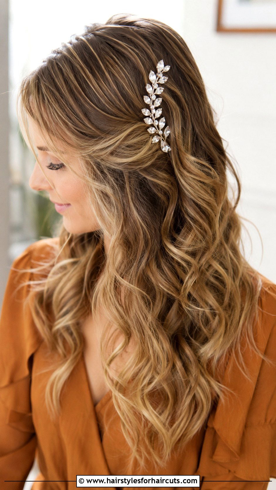 Romantic Waves With Hair Comb - 25 hairstyles with hair comb - 25 hairstyles with hair comb