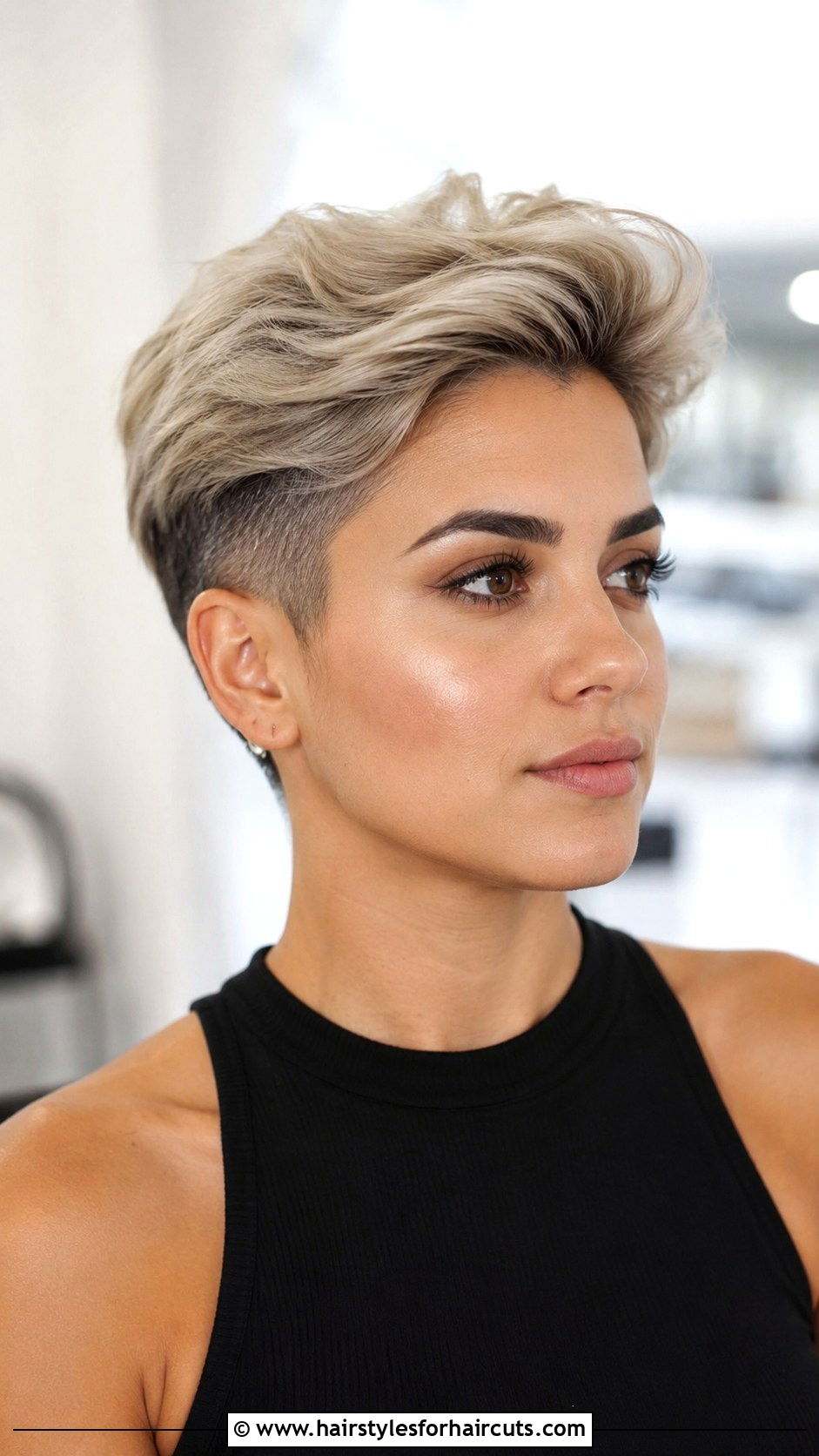 Root Lifted Crop - 25 short hair volume hairstyles - 25 short hair volume hairstyles