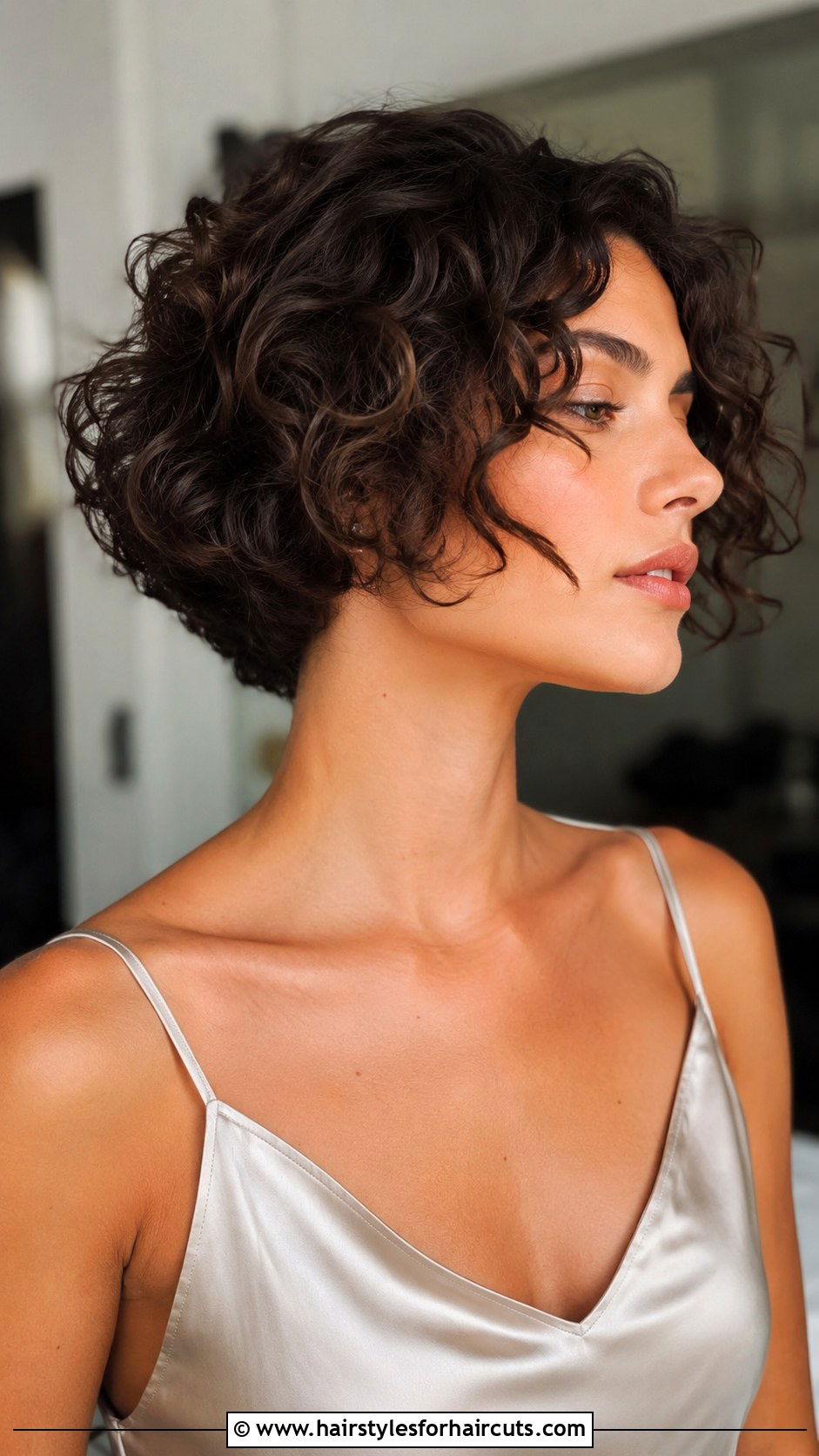 Rounded Curly Bob Haircut - 25 haircuts for short curly hair women - 25 haircuts for short curly hair women