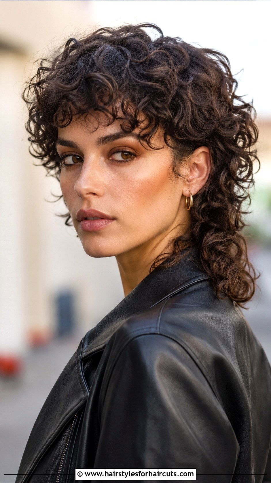 Rounded Curly Mullet - 25 rounded curly haircuts - 25 rounded curly haircuts