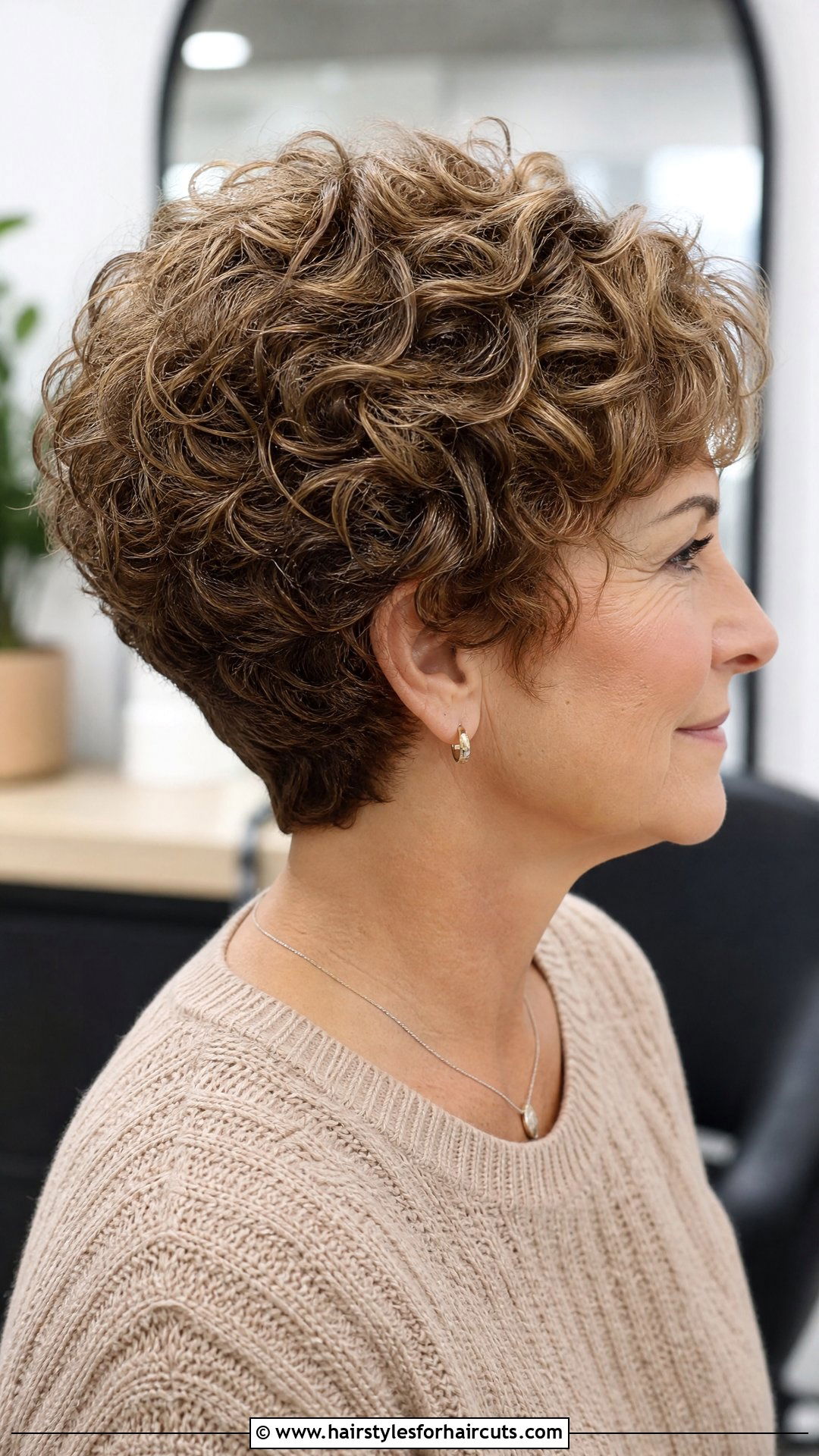 Rounded Wedge Haircut For Curly Hair - 25 wedge haircuts for curly hair - 25 wedge haircuts for curly hair