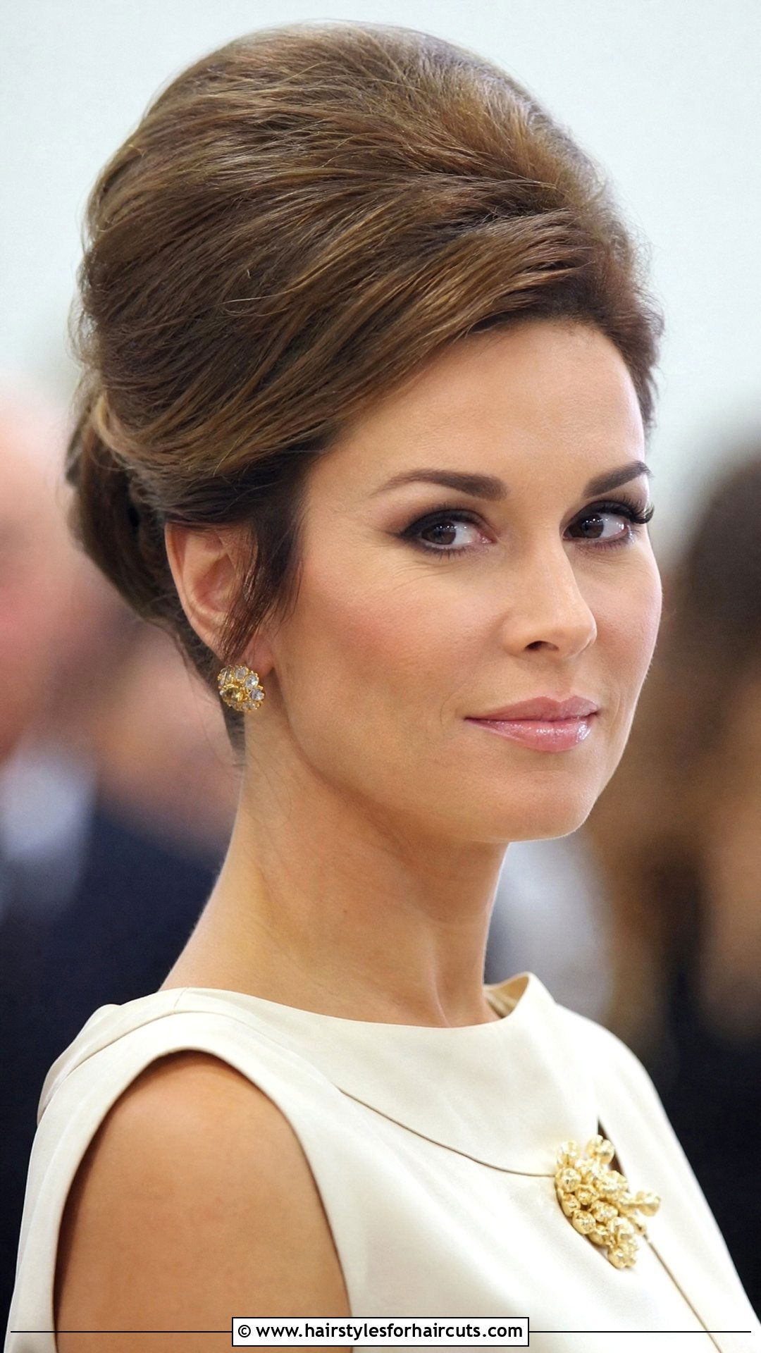 Russian Bouffant Hairstyle - 25 russian haircuts - 25 russian haircuts
