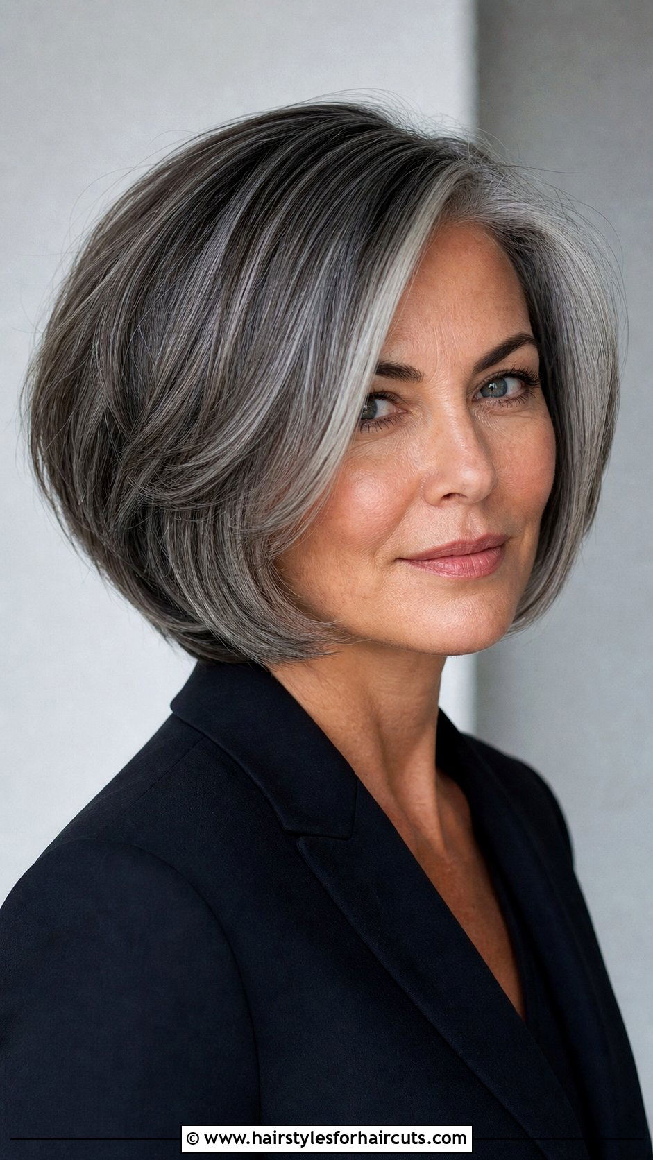 Salt And Pepper Stacked Bob - 25 short hairstyles for salt and pepper hair - 25 short hairstyles for salt and pepper hair