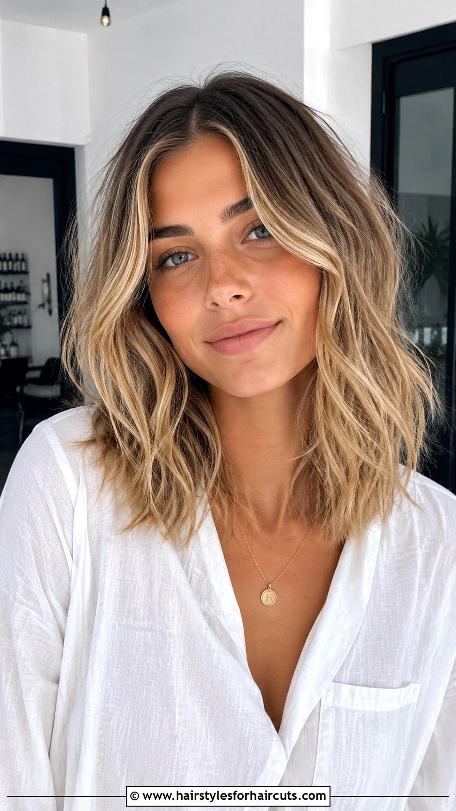 Salt Spray Textured Lob - 25 beach hairstyles for medium hair - 25 beach hairstyles for medium hair