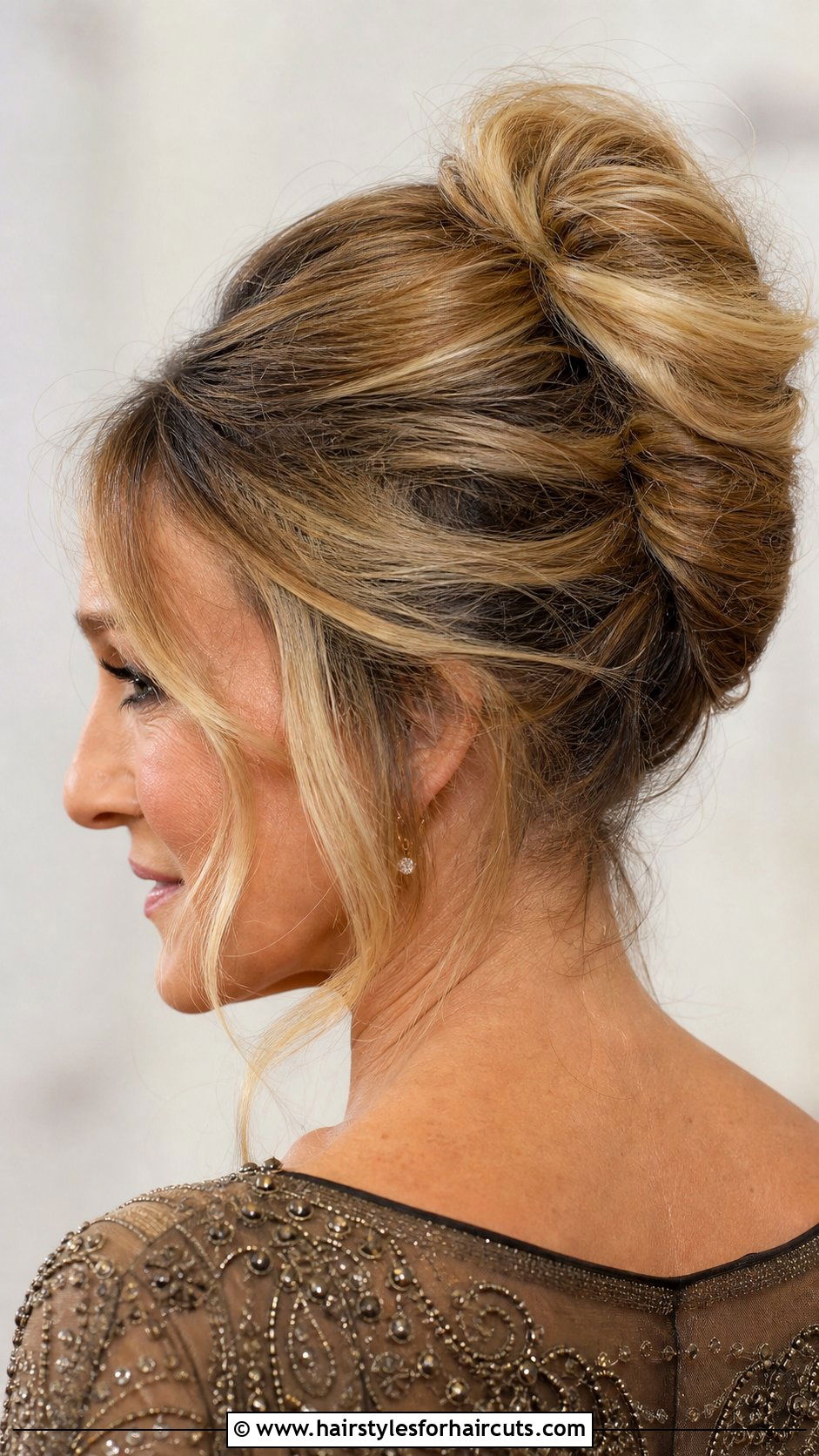 Sarah Jessica Parker Textured French Twist - 25 sarah jessica parker hairstyles - 25 sarah jessica parker hairstyles