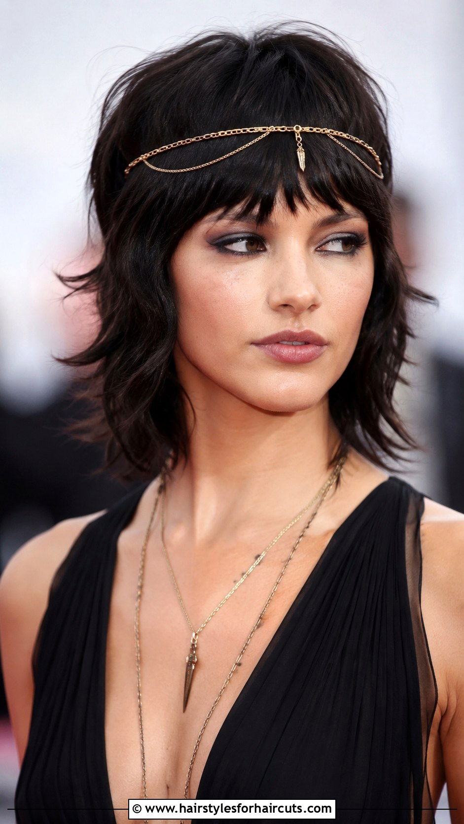 Shag Cut With Headpiece - 25 bride hairstyles for short hair - 25 bride hairstyles for short hair