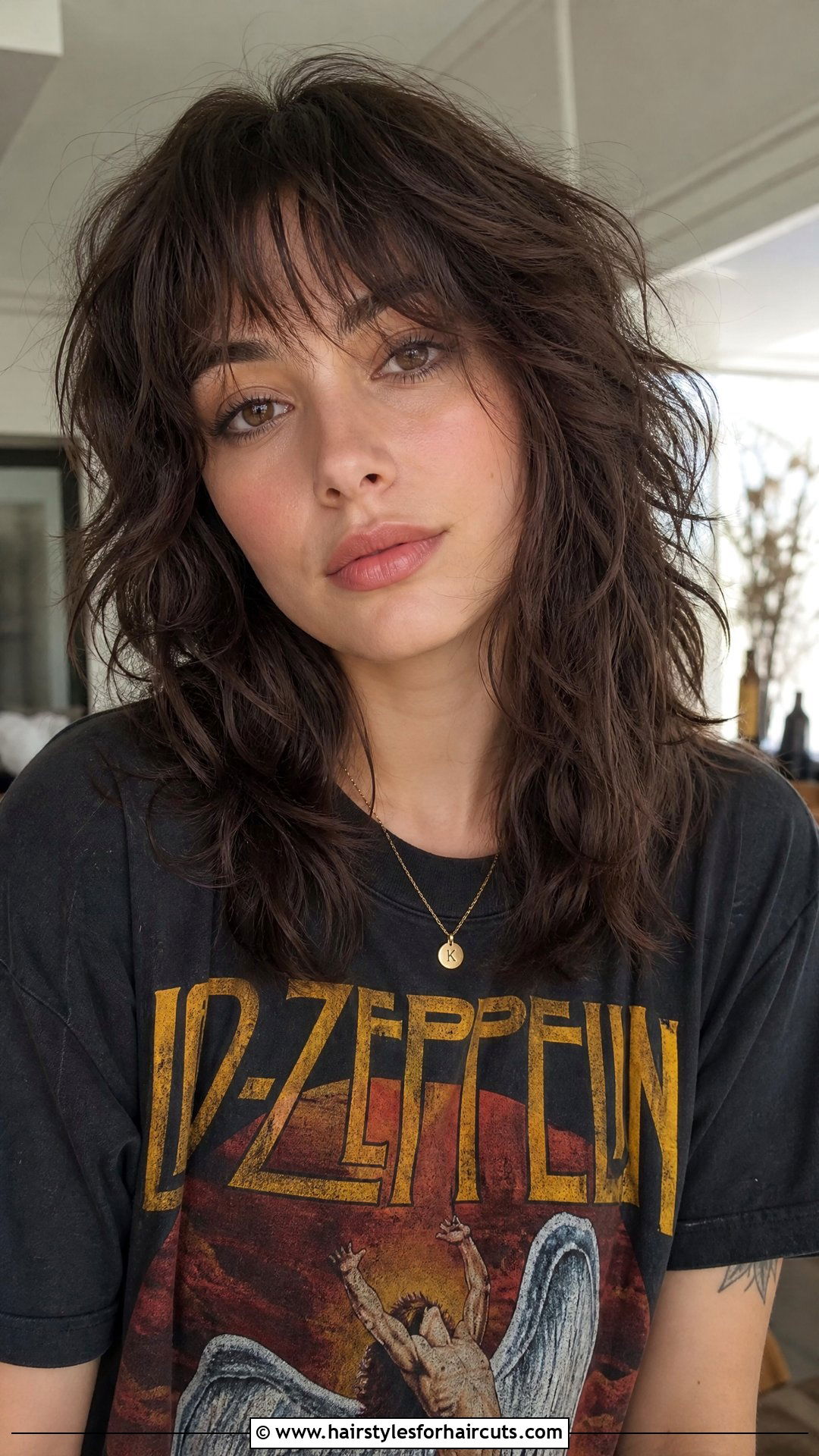Shag Haircut With Wispy Bangs - 25 haircuts for short hair with bangs - 25 haircuts for short hair with bangs