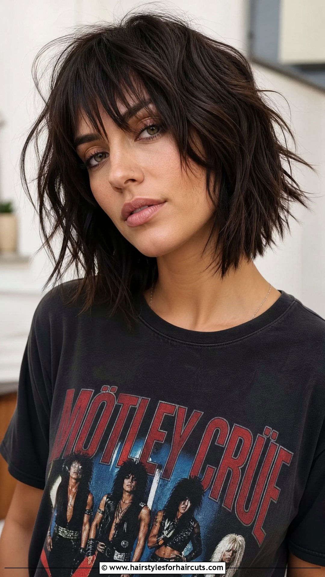 Shaggy Bob - 25 good haircuts for thinning hair women - 25 good haircuts for thinning hair women