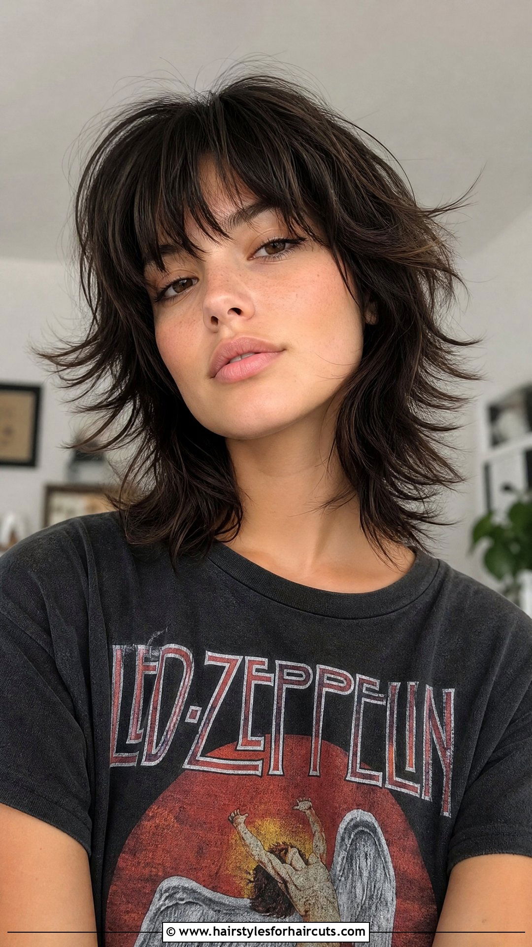 Shaggy Flip Up Haircut - 25 flip up hairstyles - 25 flip up hairstyles