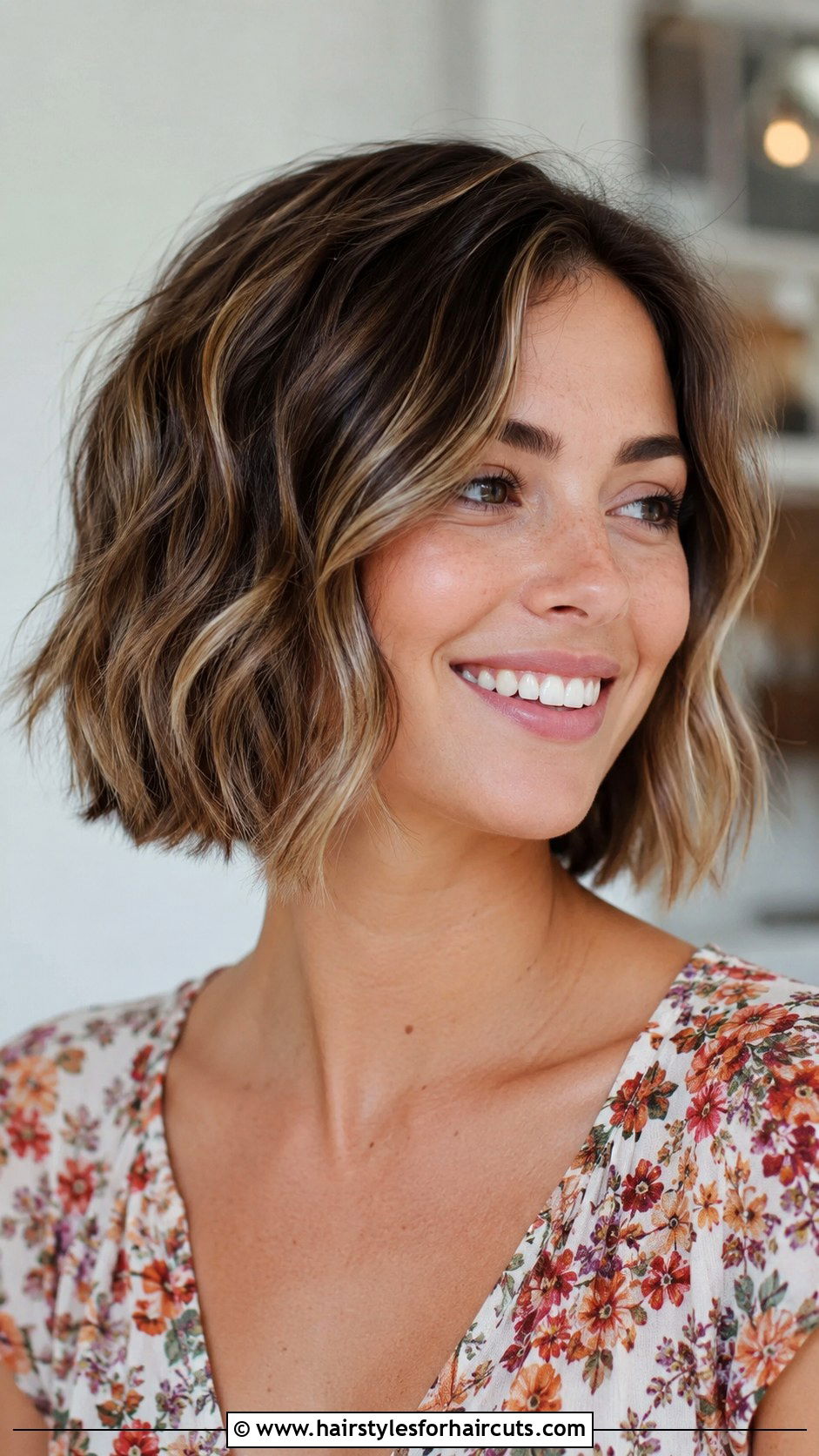 Short Bob With Soft Waves - 25 best hairstyles for heart shaped face - 25 best hairstyles for heart shaped face