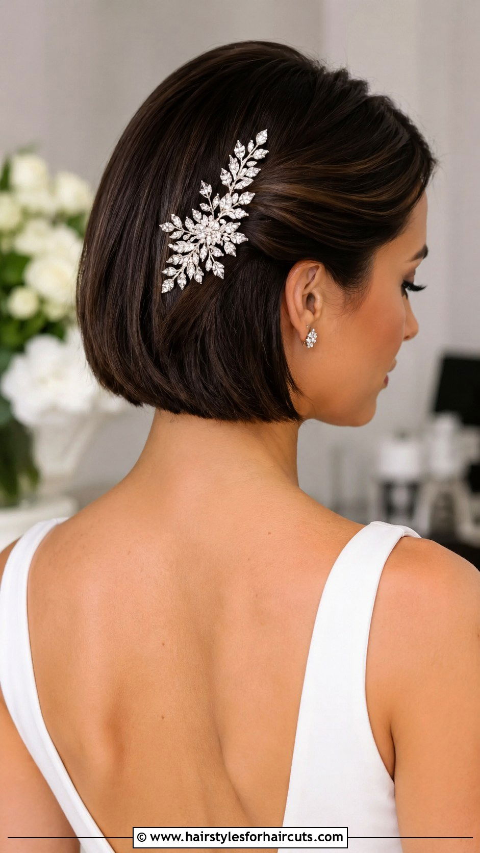 Short Bridal Hair With Comb Accessory - 25 bride hairstyles short hair - 25 bride hairstyles short hair