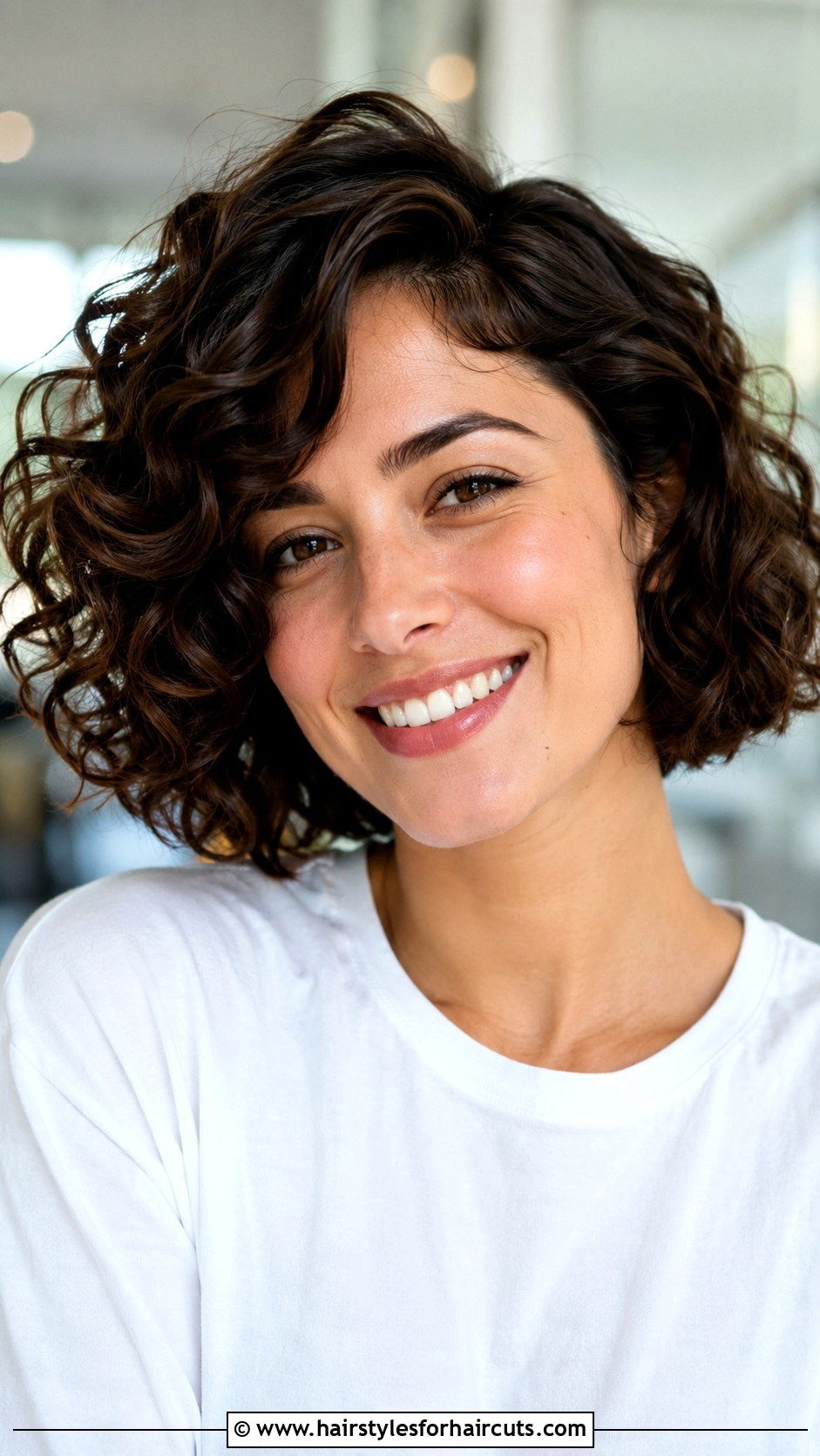 Short Curly Bob - 25 curly hairstyles for fine hair - 25 curly hairstyles for fine hair