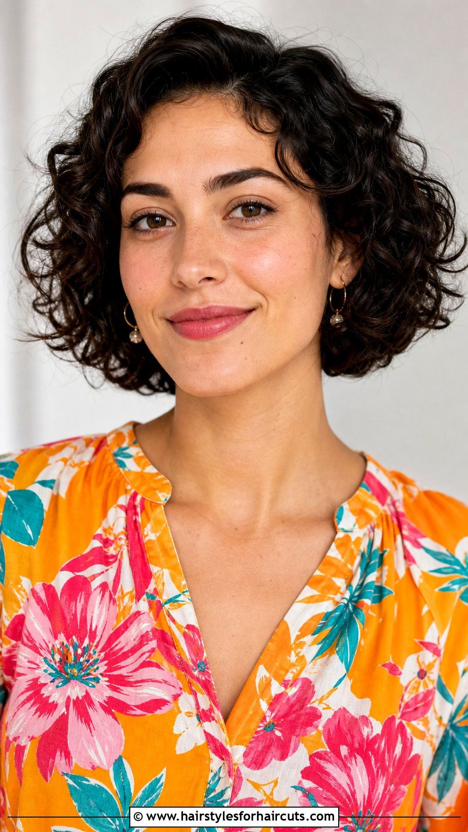 Short Curly Bob - 25 hairstyles for over 70 - 25 hairstyles for over 70