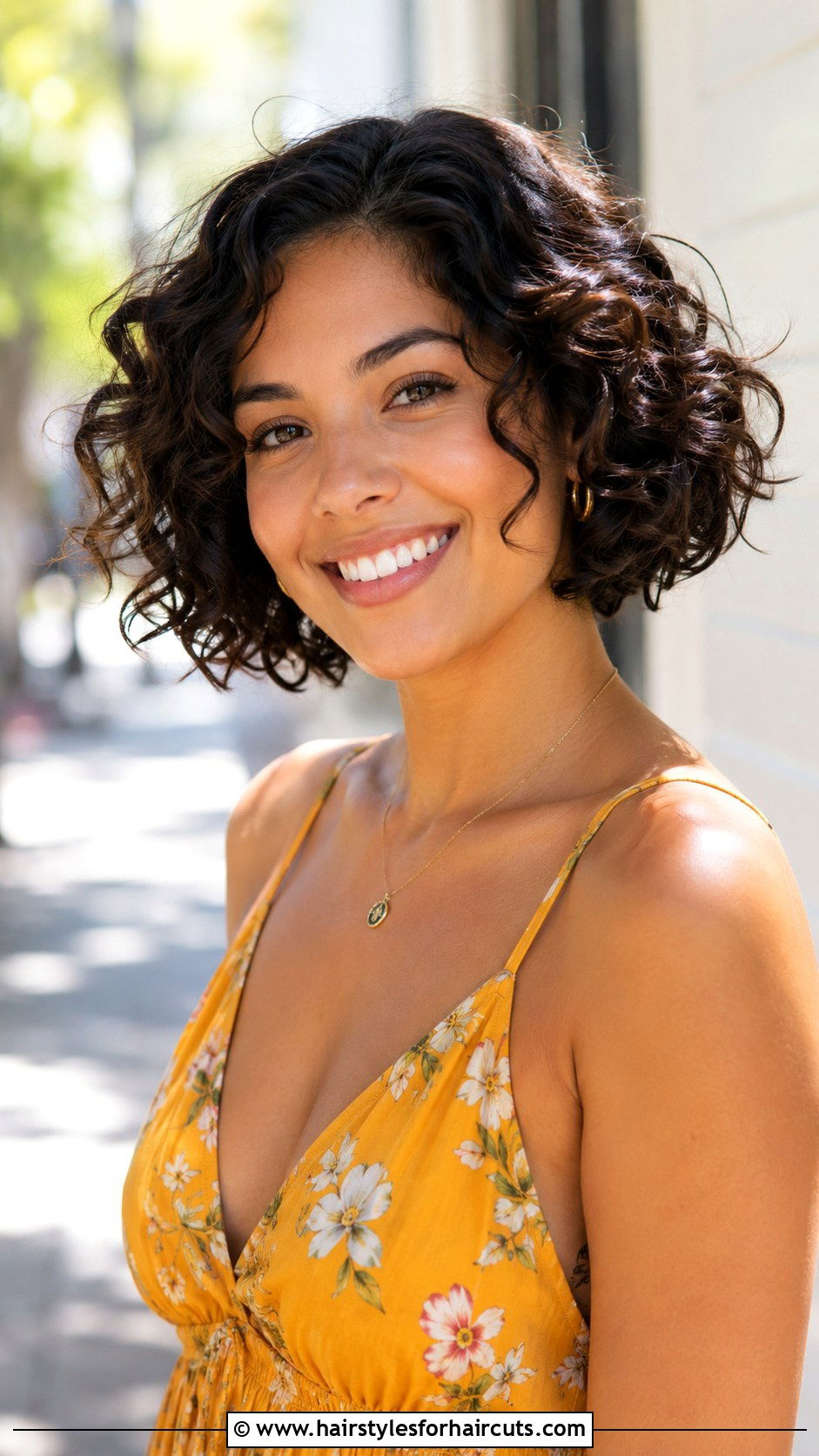Short Curly Bob - 25 bob haircuts for fine thin hair - 25 bob haircuts for fine thin hair