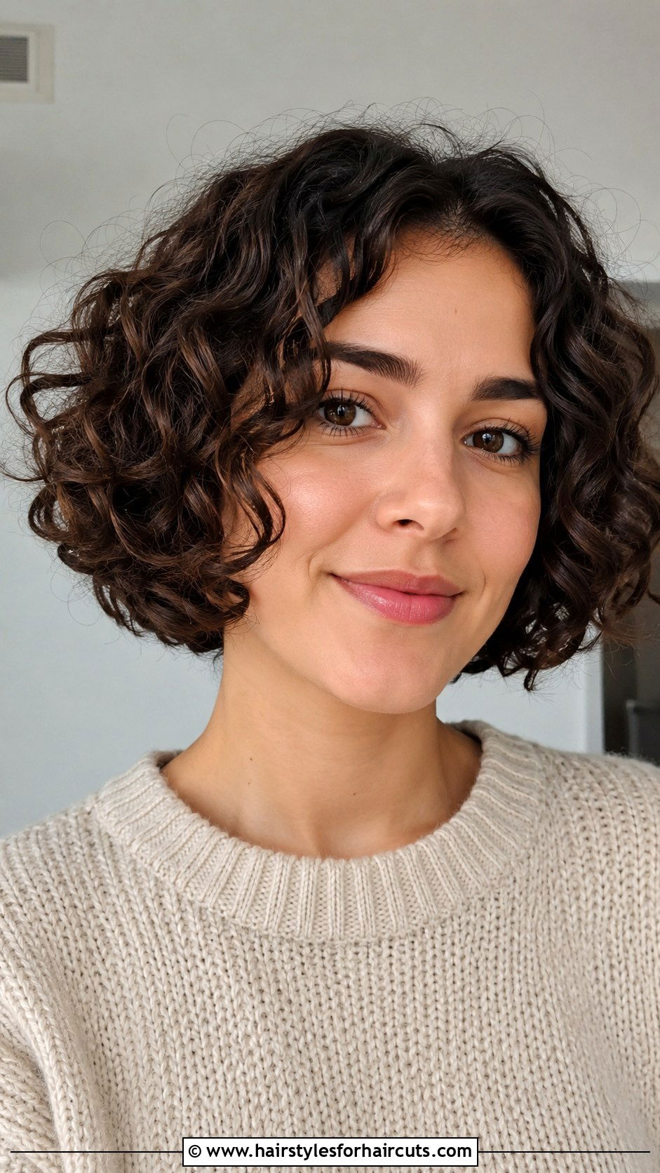 Short Curly Bob - 25 androgynous haircuts for curly hair - 25 androgynous haircuts for curly hair