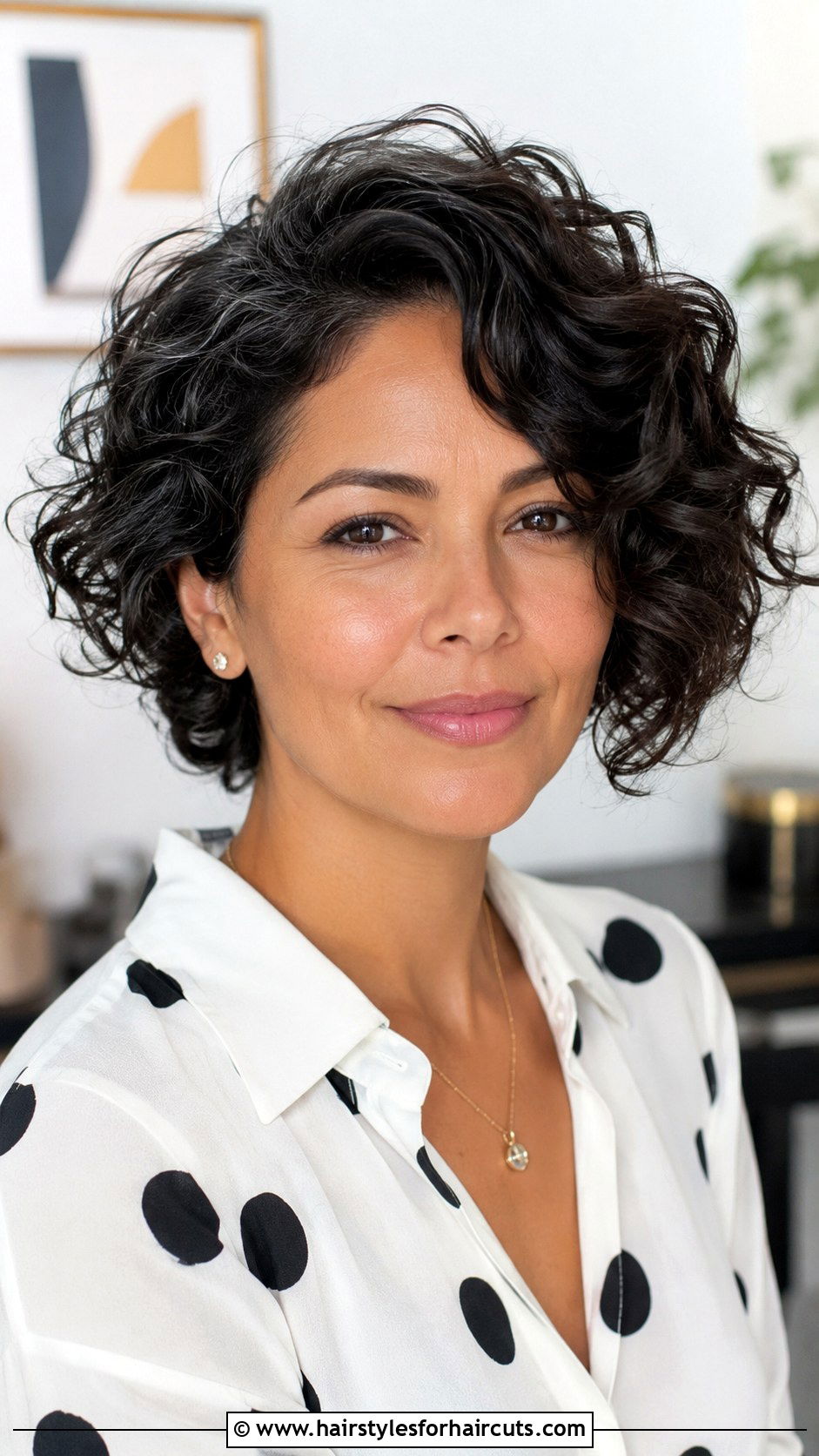 Short Curly Butterfly Haircut With Side Part - 25 butterfly haircuts short curly hair - 25 butterfly haircuts short curly hair