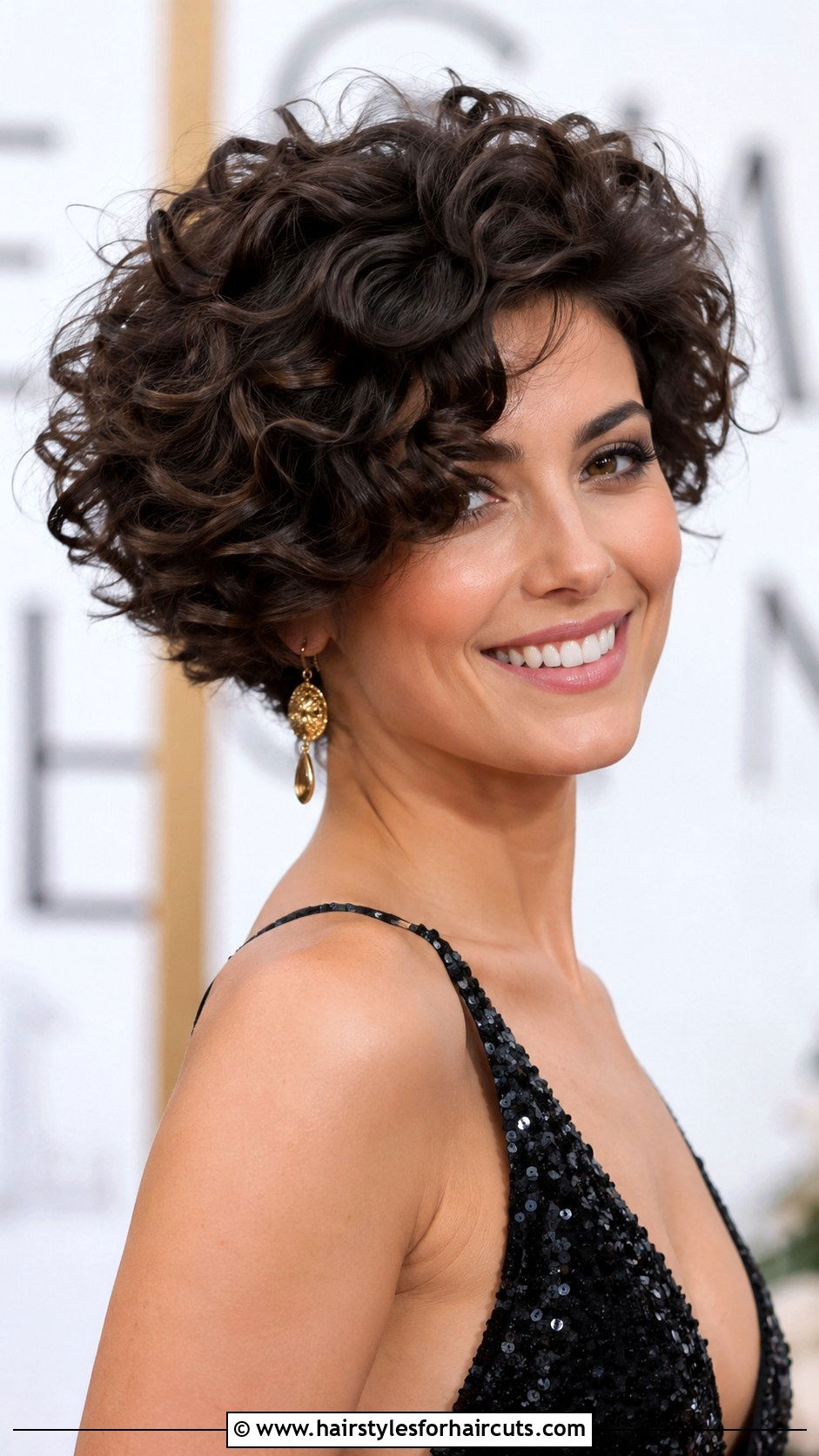 Short Curly Hair With Side Part - 25 haircuts for short curly hair women - 25 haircuts for short curly hair women