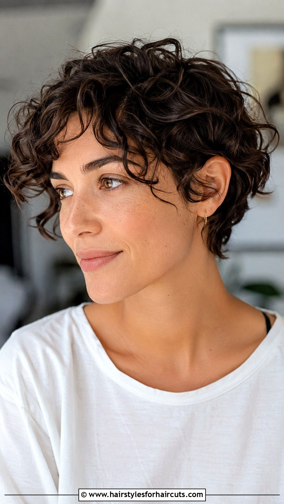 Short Curly Haircut With Face Framing - 25 face framing haircuts for curly hair - 25 face framing haircuts for curly hair