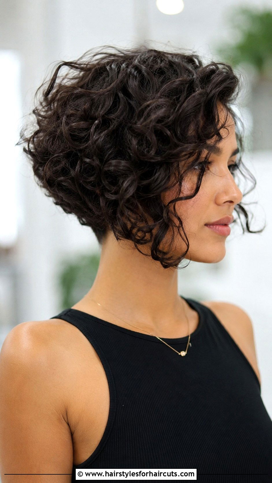 Short Curly Inverted Bob - 25 haircuts curly hair short - 25 haircuts curly hair short
