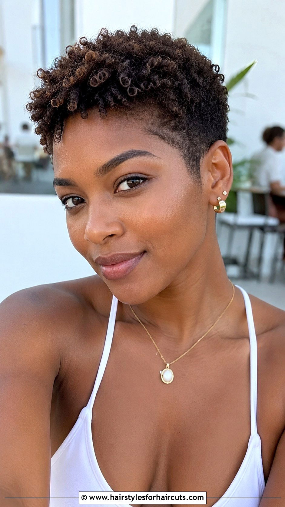 Short Curly Pixie Cut - 25 curly haircuts inspo - 25 curly haircuts inspo