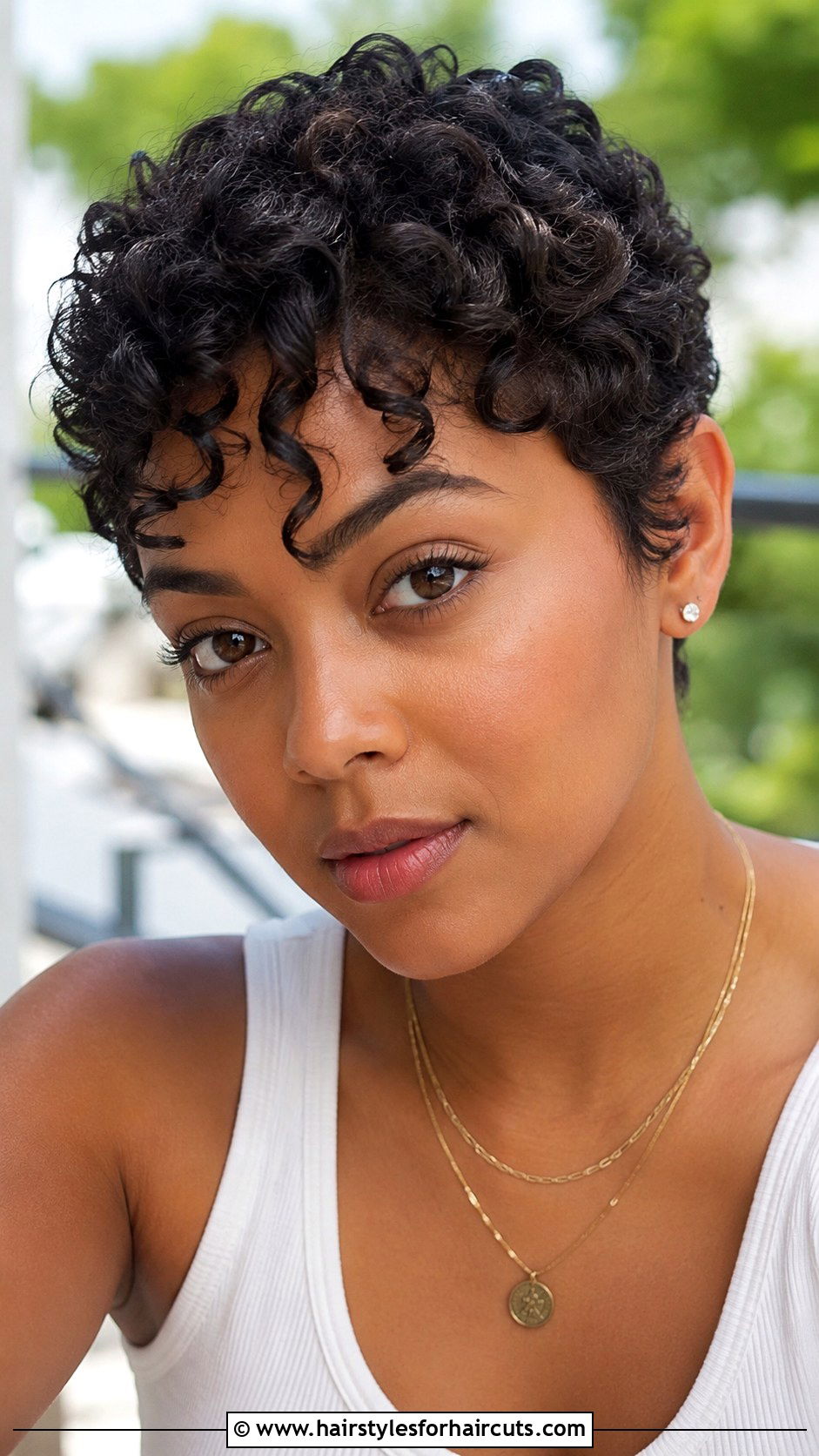 Short Curly Pixie Cut - 25 summer curly hairstyles - 25 summer curly hairstyles