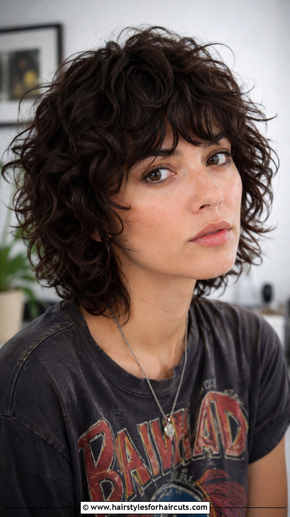 Short Curly Shag Haircut - 25 haircuts for short curly hair women - 25 haircuts for short curly hair women