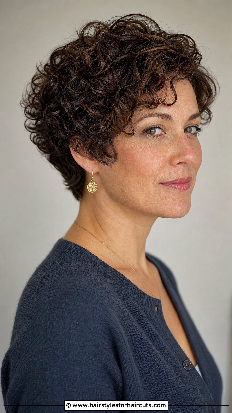Short Curly Stacked Haircut - 25 haircuts for curly fine hair - 25 haircuts for curly fine hair