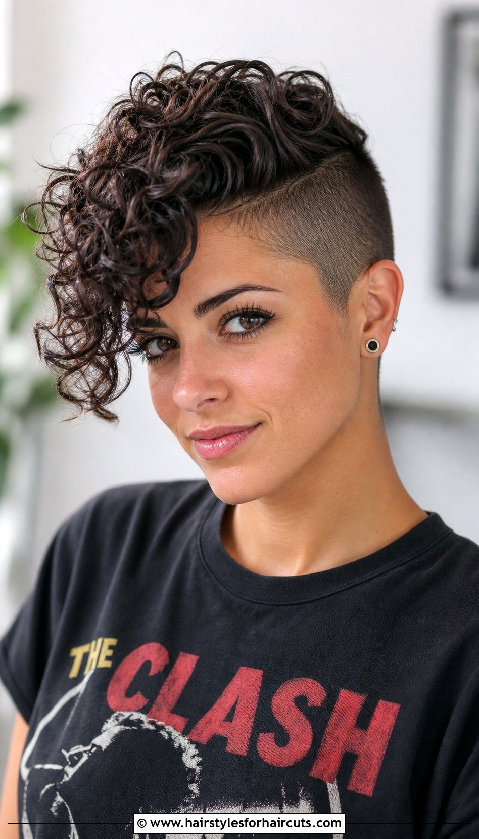 Short Curly Undercut - 25 haircuts for curly wavy hair - 25 haircuts for curly wavy hair