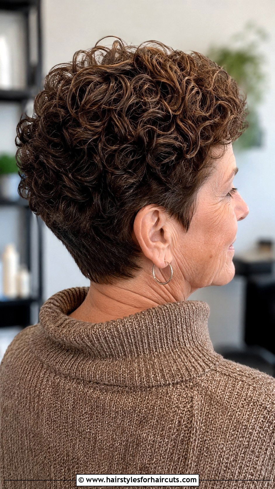 Short Curly Wedge - 25 short haircuts for frizzy hair - 25 short haircuts for frizzy hair
