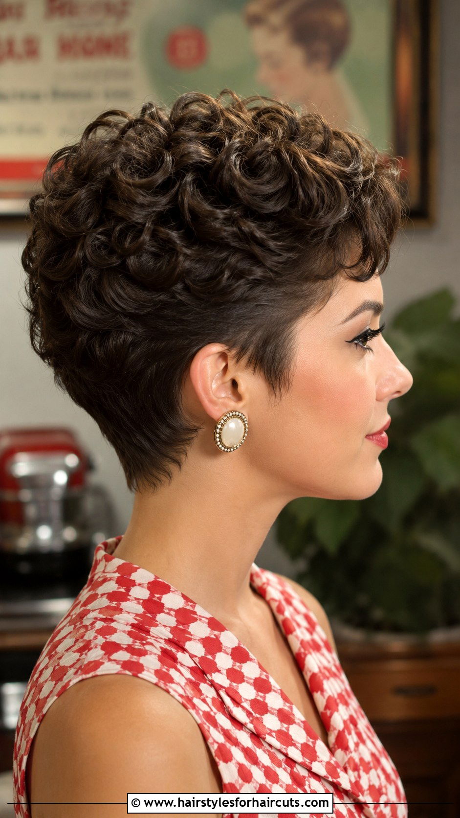 Short Curly Wedge Cut - 25 curly hair round face hairstyles - 25 curly hair round face hairstyles