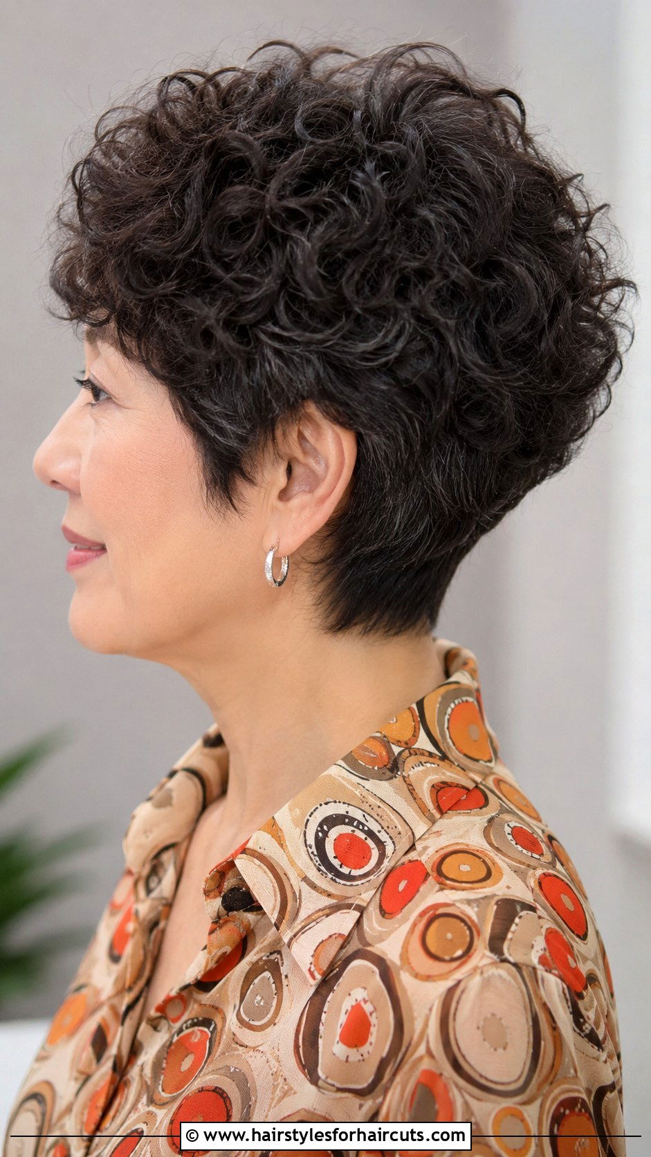 Short Curly Wedge Cut - 25 curly hairstyles - 25 curly hairstyles