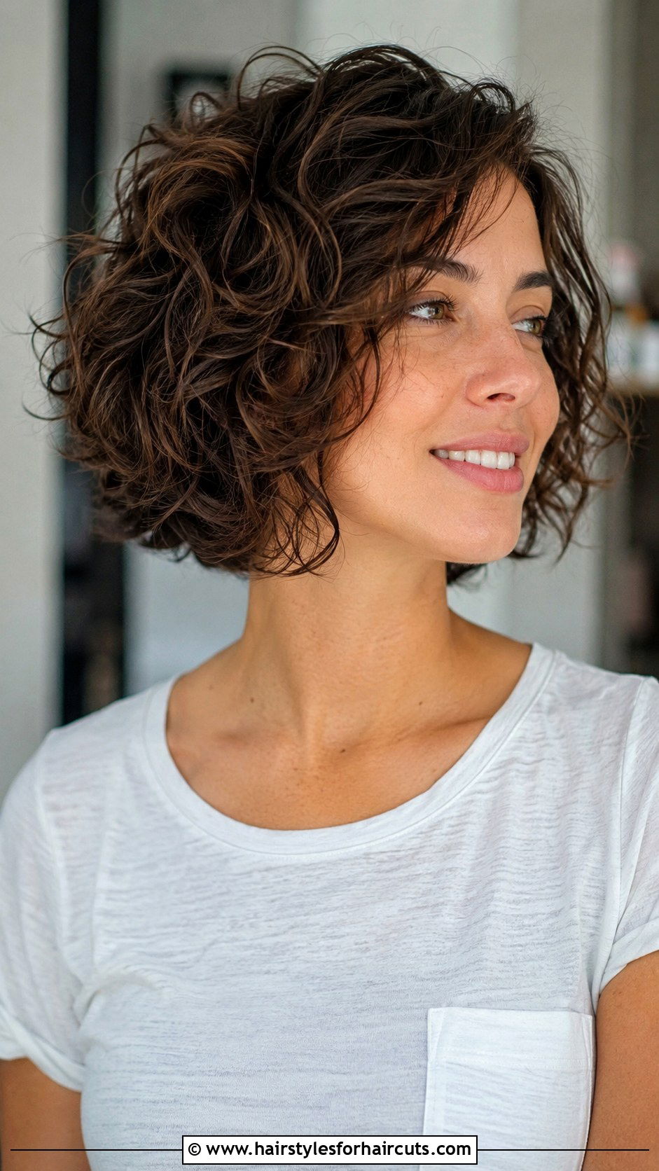 Short Feathered Curly Bob - 25 feathered haircuts curly hair - 25 feathered haircuts curly hair