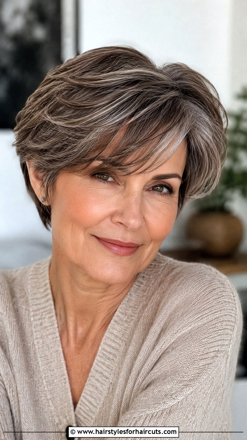 Short Feathered Hair With Side Swept Bangs - 25 feathered hairstyles for over 50 - 25 feathered hairstyles for over 50