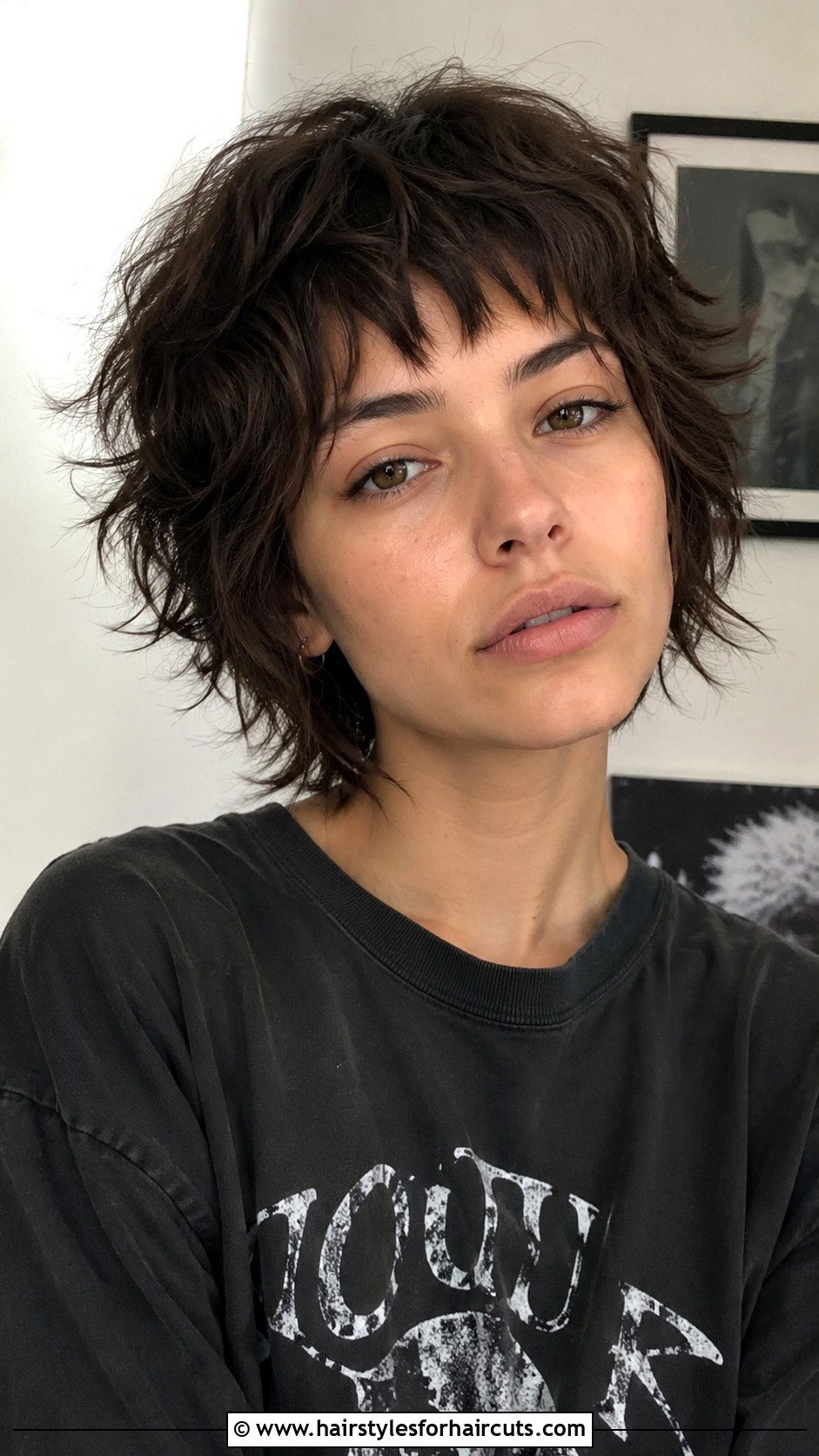 Short Grunge Shag With Micro Bangs - 25 short hair grunge hairstyles - 25 short hair grunge hairstyles