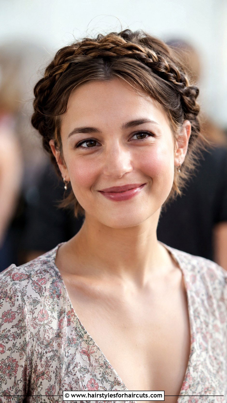 Short Hair Renaissance Halo Braid - 25 short hair renaissance hairstyles - 25 short hair renaissance hairstyles