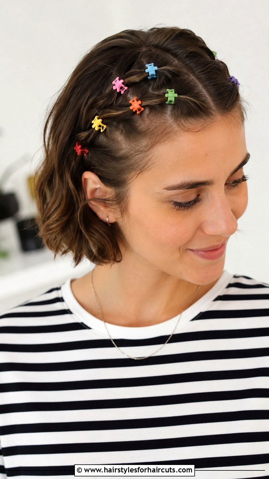 Short Hair With Mini Claw Clips - 25 cute hairstyles for short hair - 25 cute hairstyles for short hair