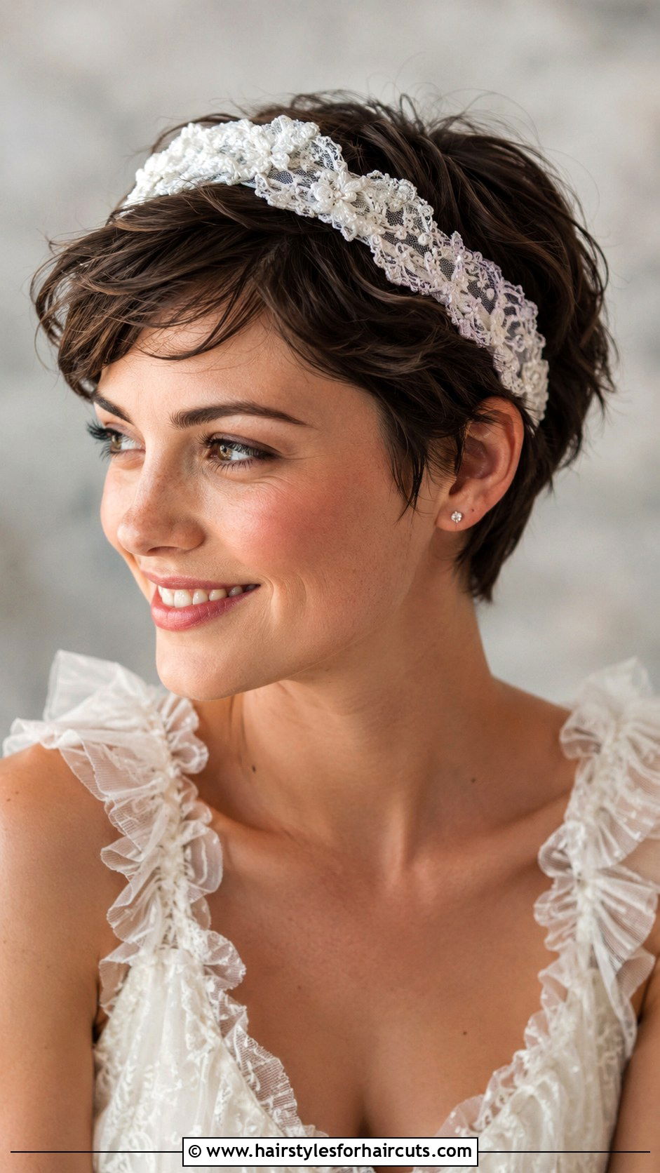 Short Hairdo With Lace Headpiece - 25 easy victorian hairstyles for short hair - 25 easy victorian hairstyles for short hair
