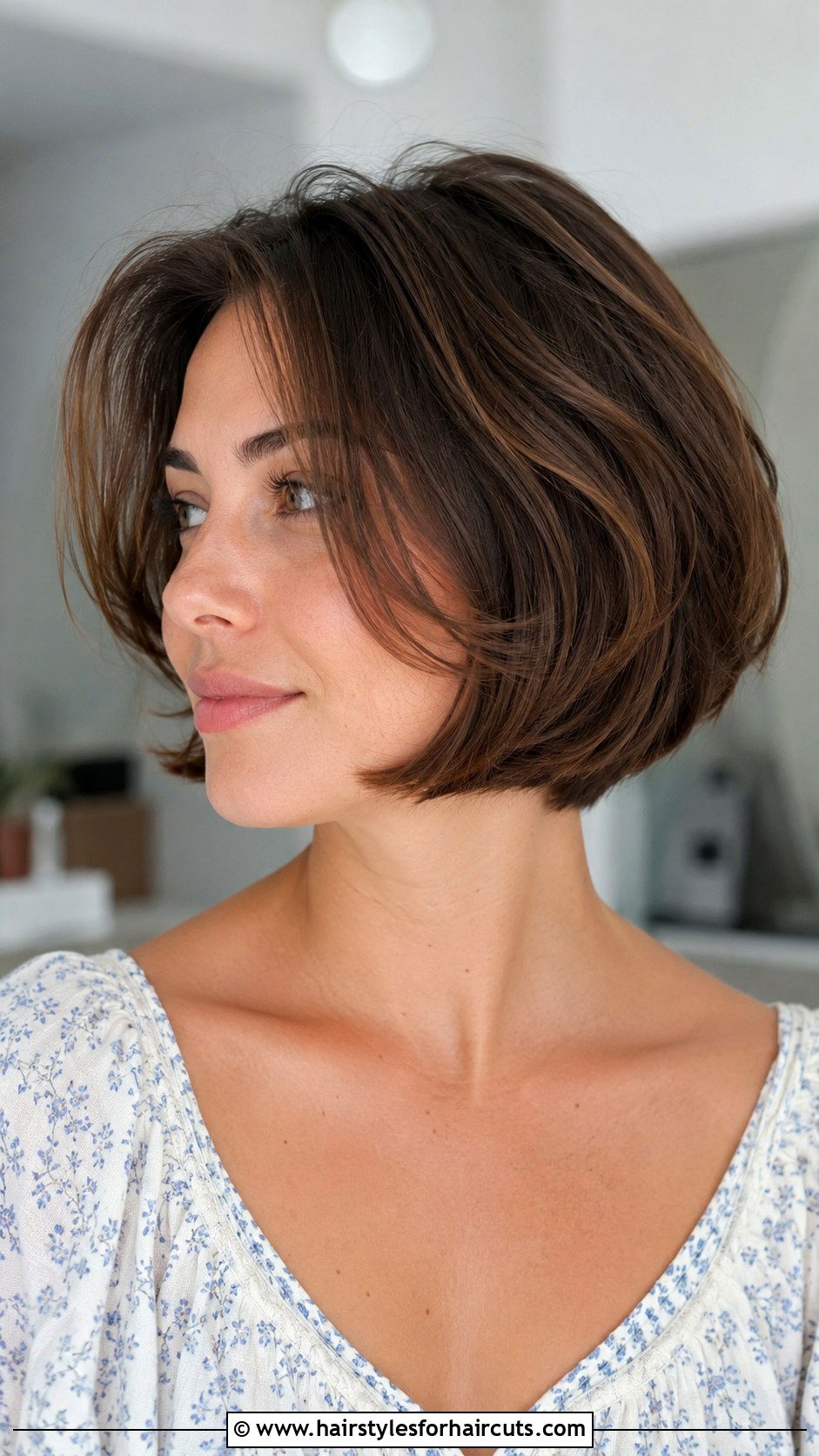 Short Layered Bob - 25 womens short hairstyles for fine hair - 25 womens short hairstyles for fine hair