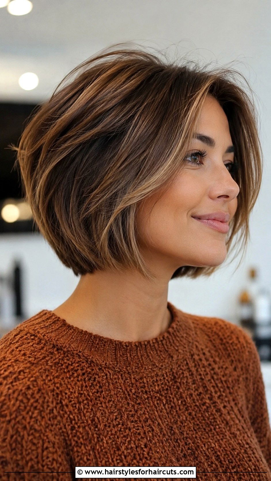 Short Layered Bob - 25 best haircuts thinning hair - 25 best haircuts thinning hair