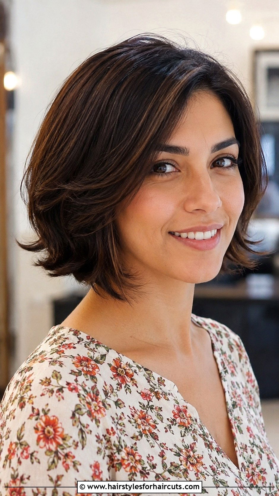 Short Layered Bob Haircut - 25 haircuts for women with thin hair - 25 haircuts for women with thin hair