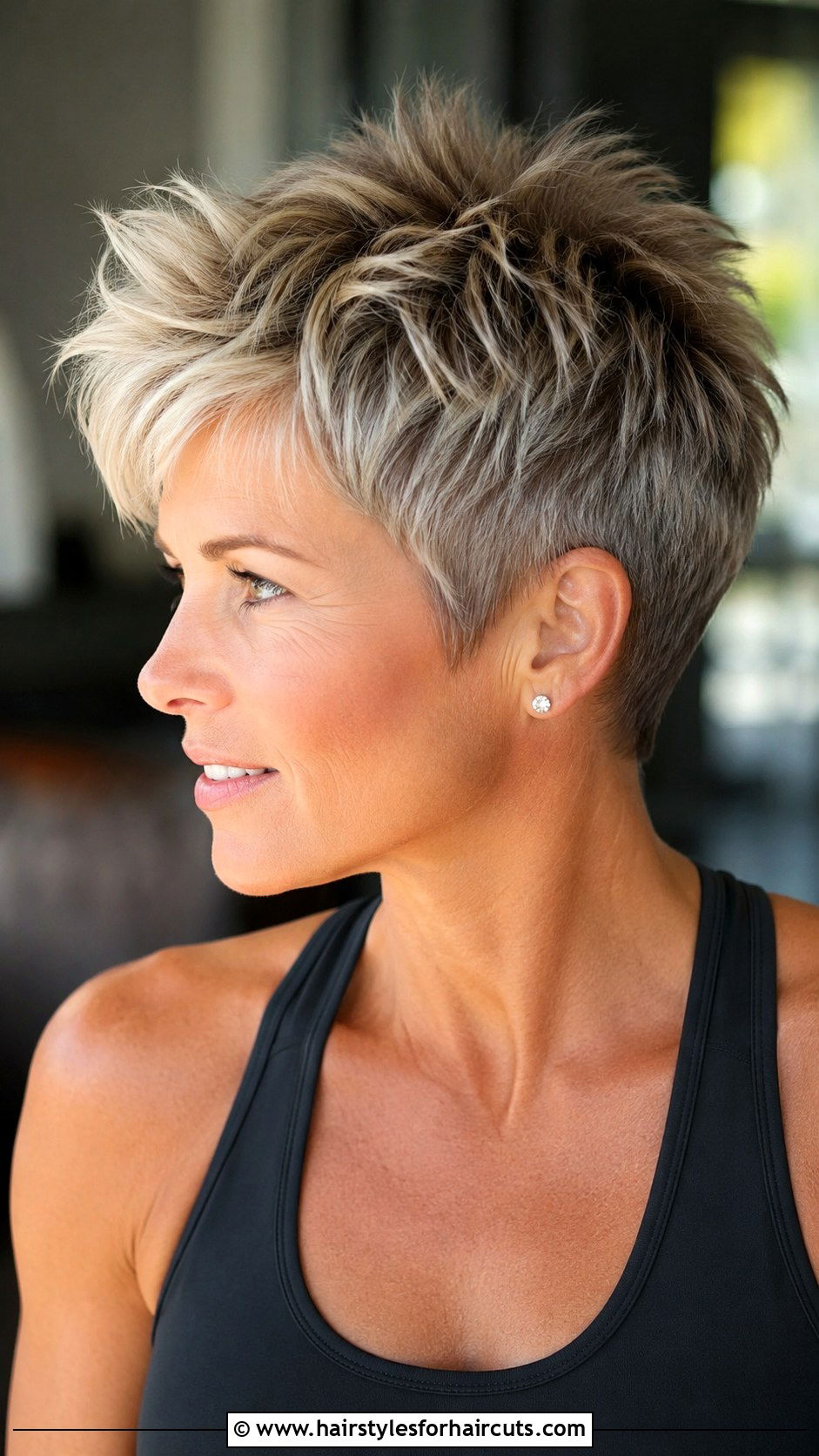 Short Layered Crop - 25 short haircuts for voluminous hair - 25 short haircuts for voluminous hair