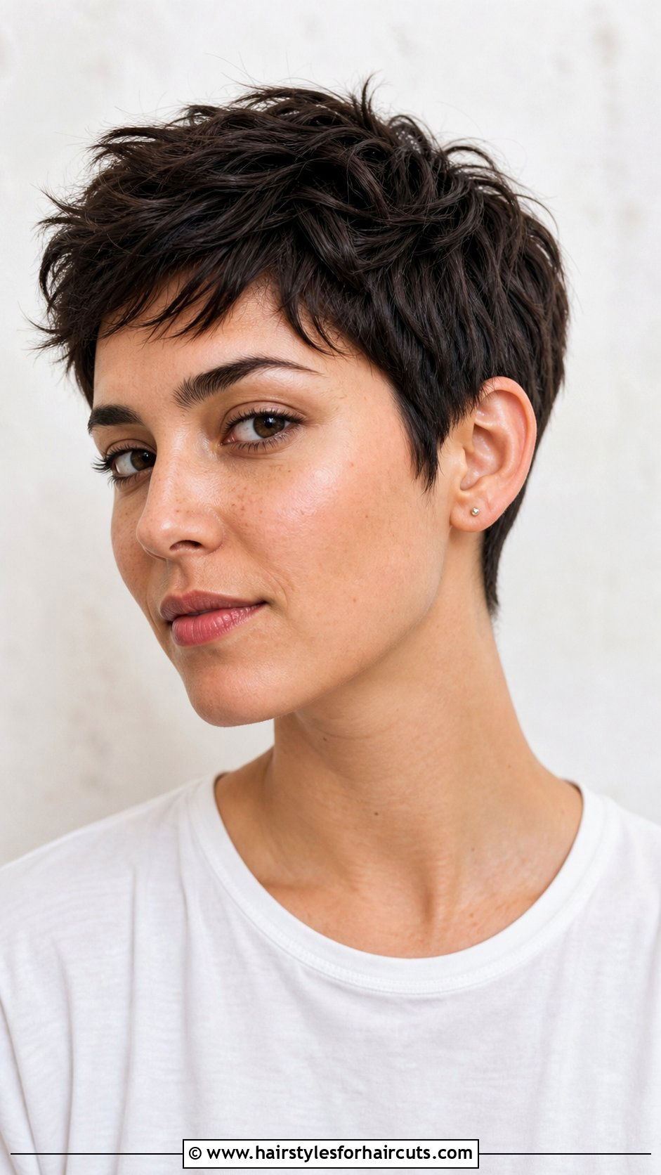 Short Layered Crop - 25 short haircuts for poofy hair - 25 short haircuts for poofy hair