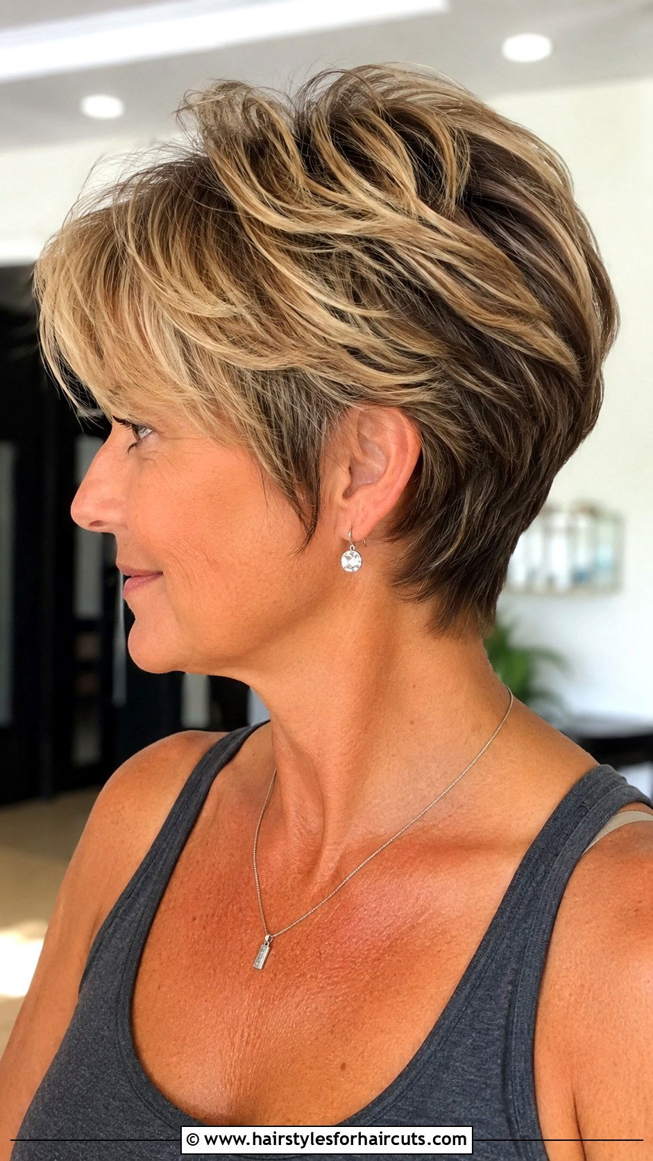 Short Layered Haircut - 25 cool haircuts for thin hair - 25 cool haircuts for thin hair