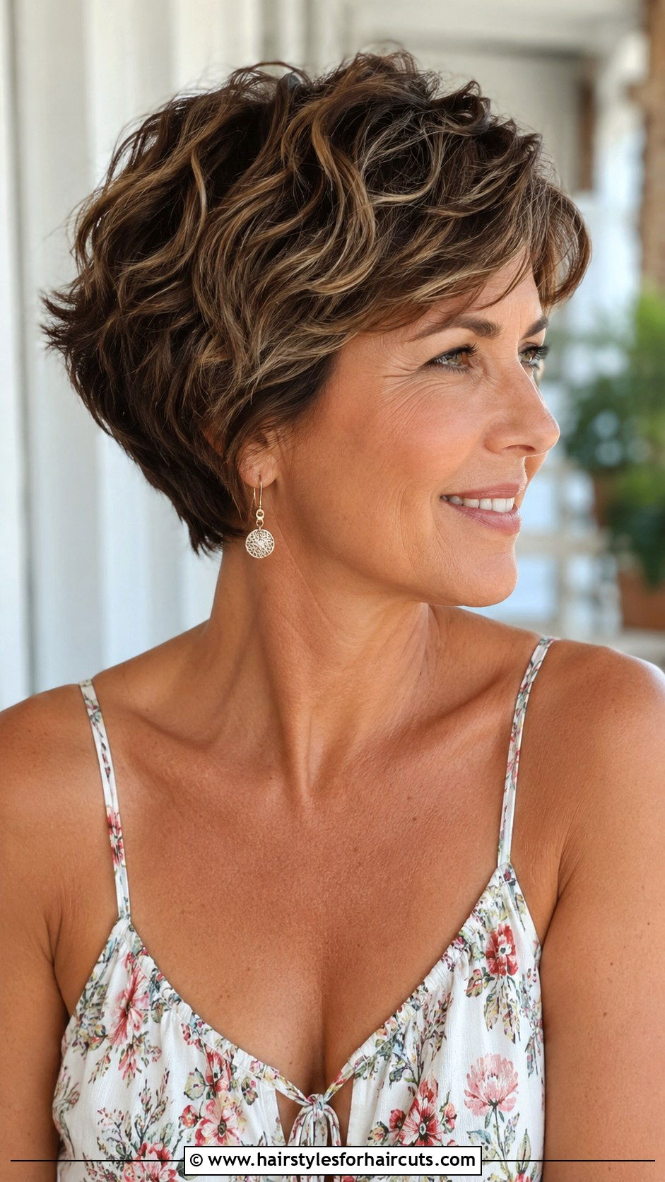 Short Layered Haircut - 25 womens haircuts for thick wavy hair - 25 womens haircuts for thick wavy hair