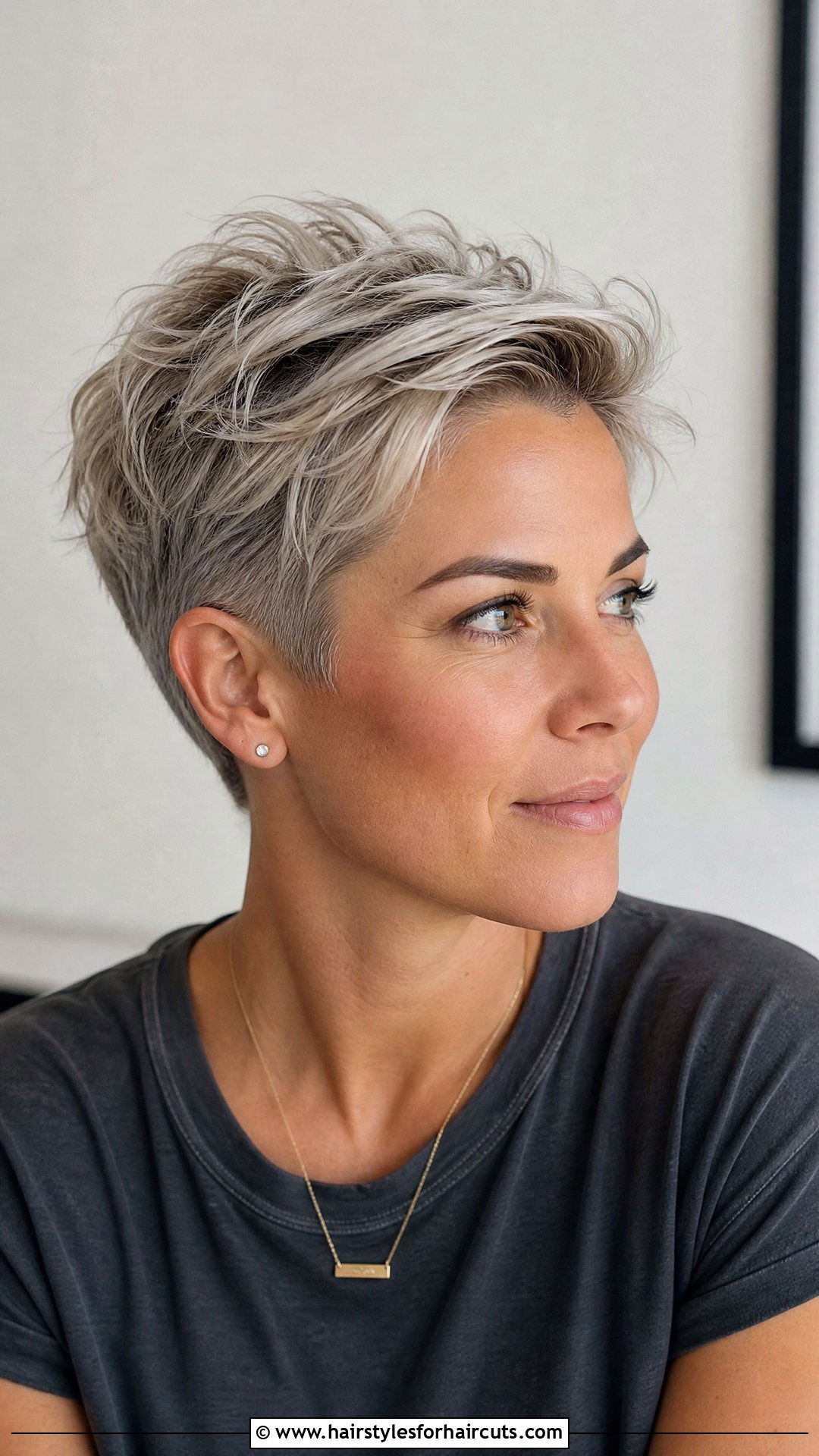 Short Layered Pixie - 25 haircuts for diamond face shape - 25 haircuts for diamond face shape