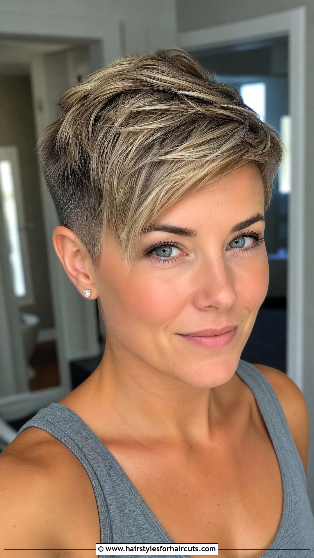 Short Layered Pixie Haircut - 25 hairstyles for round face shape - 25 hairstyles for round face shape
